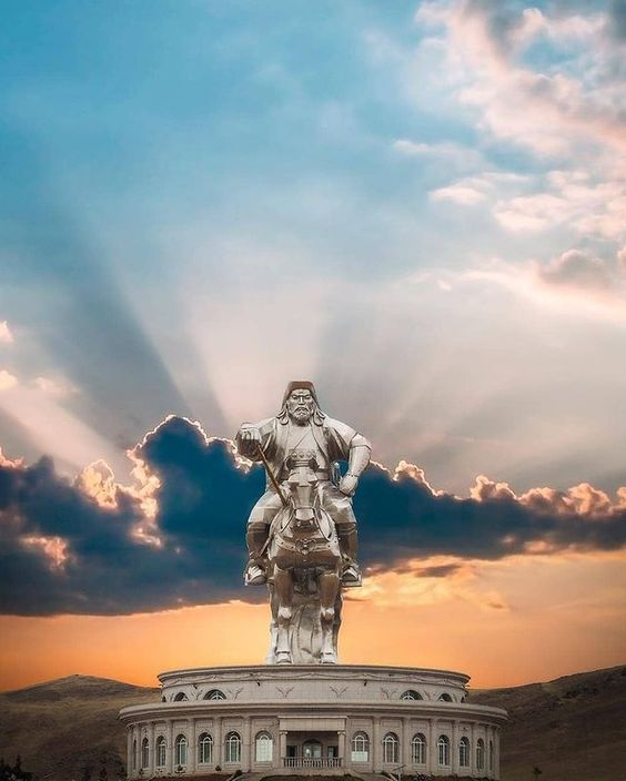 Front view of the Chinggis Khaan Statue